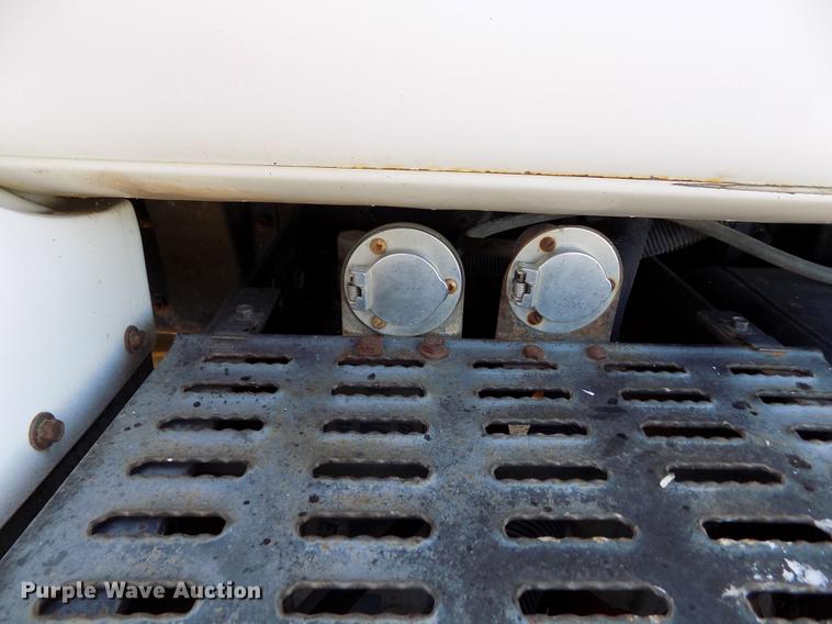 image for item DB9107 1995 Chevrolet Kodiak C6500 bucket truck