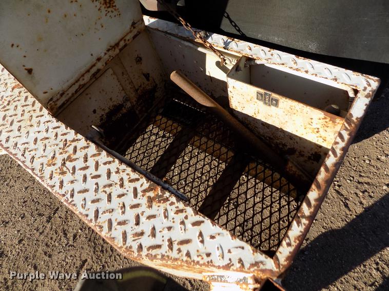 image for item DB9107 1995 Chevrolet Kodiak C6500 bucket truck