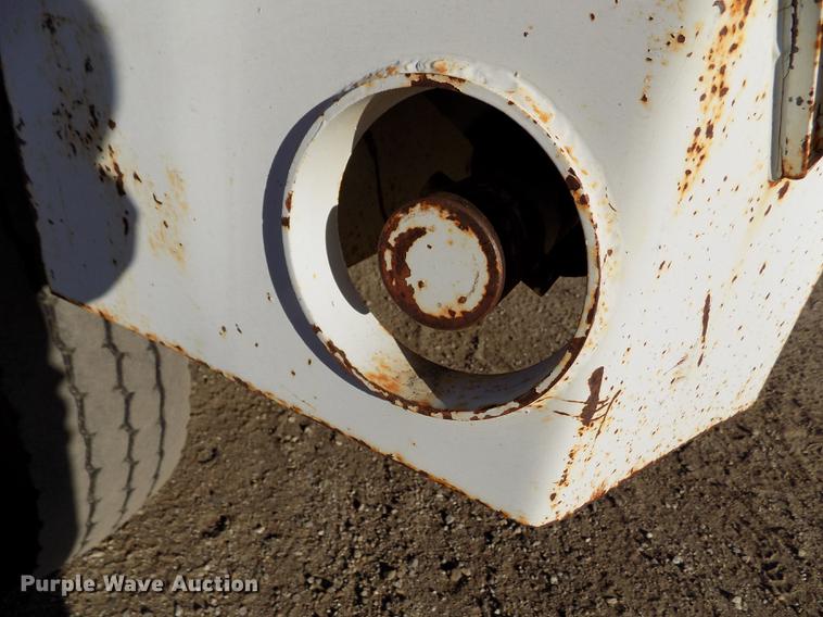 image for item DB9107 1995 Chevrolet Kodiak C6500 bucket truck