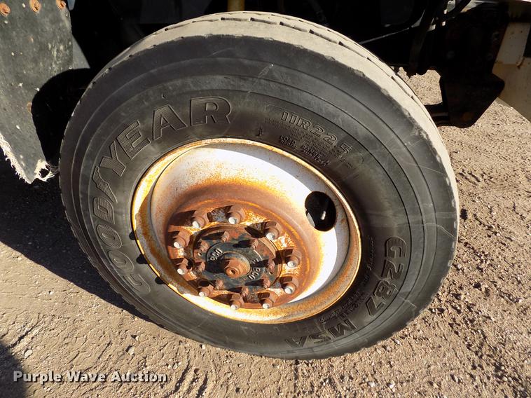 image for item DB9107 1995 Chevrolet Kodiak C6500 bucket truck