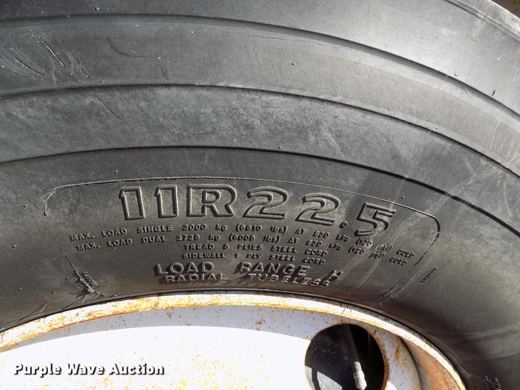 image for item DB9107 1995 Chevrolet Kodiak C6500 bucket truck