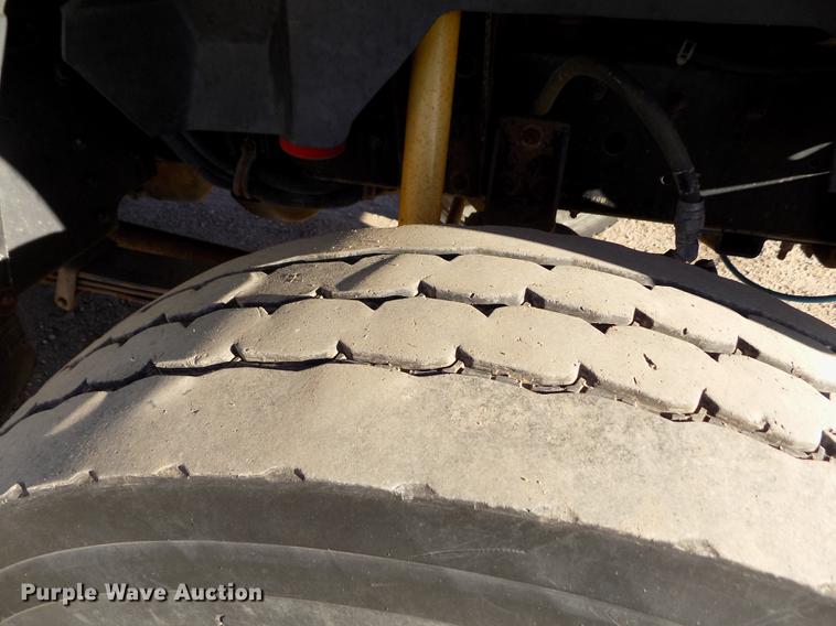 image for item DB9107 1995 Chevrolet Kodiak C6500 bucket truck