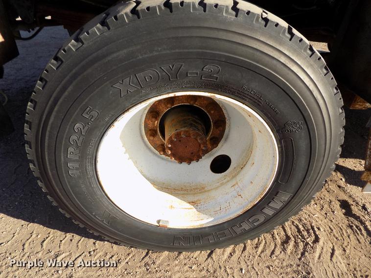 image for item DB9107 1995 Chevrolet Kodiak C6500 bucket truck