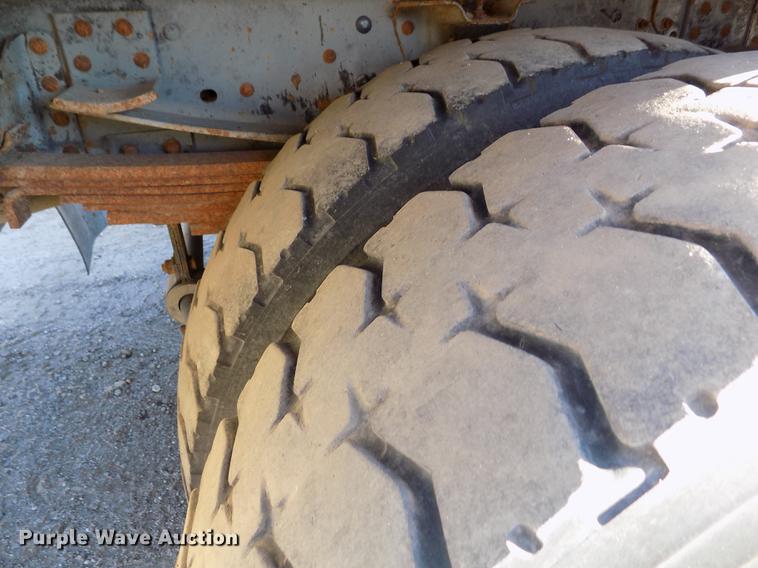 image for item DB9107 1995 Chevrolet Kodiak C6500 bucket truck