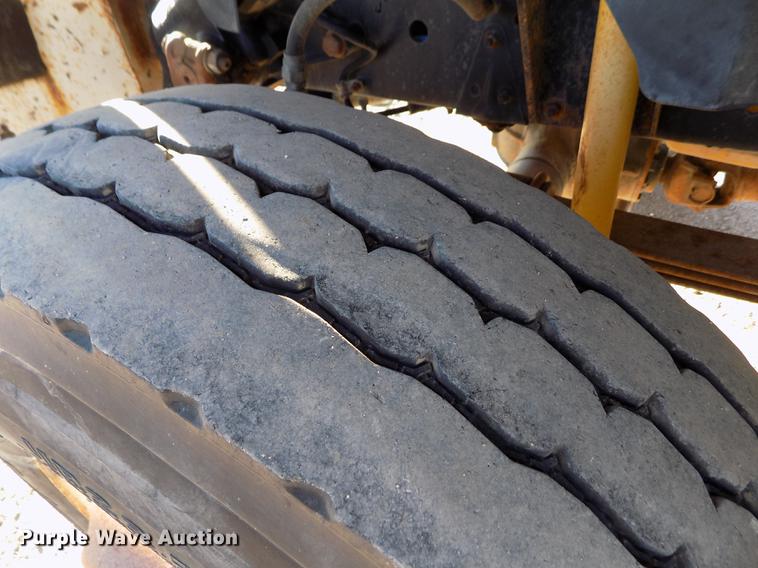 image for item DB9107 1995 Chevrolet Kodiak C6500 bucket truck