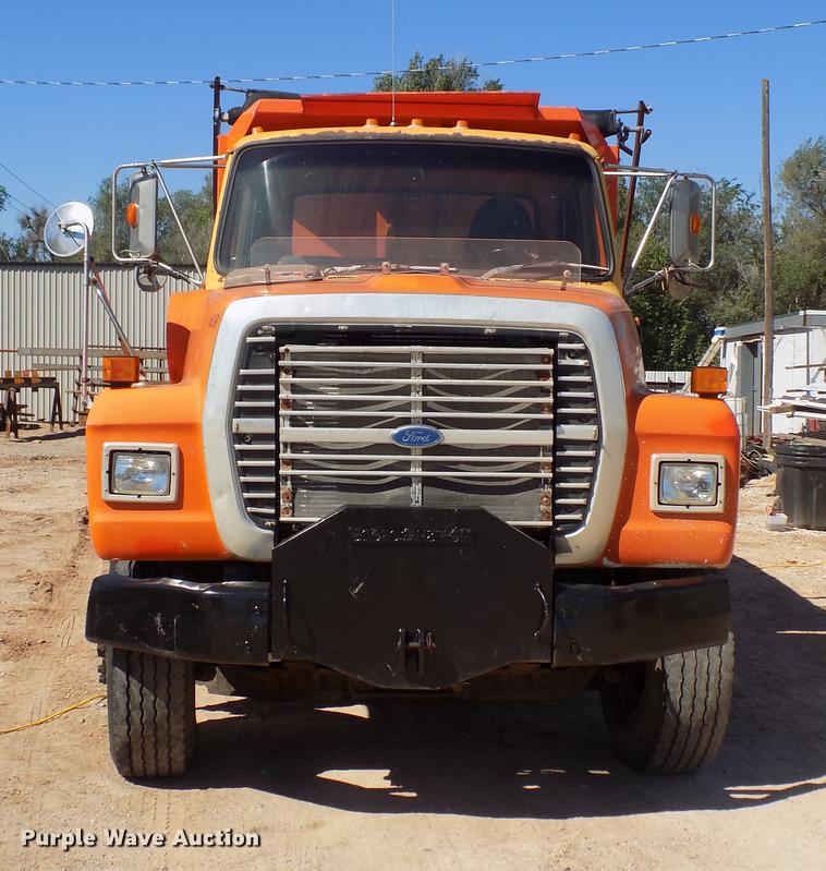 image for item DD3465 1993 Ford LT9000 dump truck