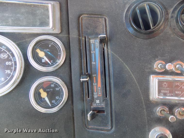 image for item DD3465 1993 Ford LT9000 dump truck