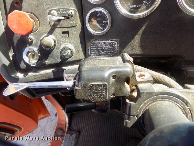 image for item DD3465 1993 Ford LT9000 dump truck