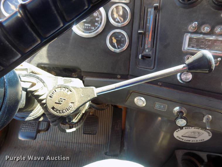 image for item DD3465 1993 Ford LT9000 dump truck