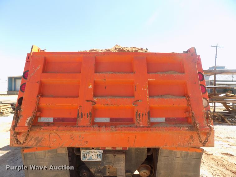 image for item DD3465 1993 Ford LT9000 dump truck