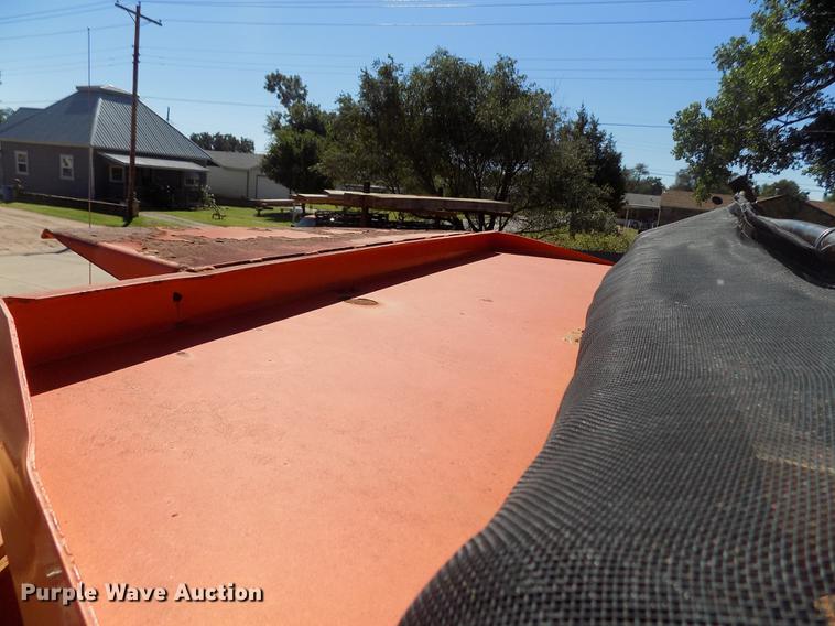 image for item DD3465 1993 Ford LT9000 dump truck