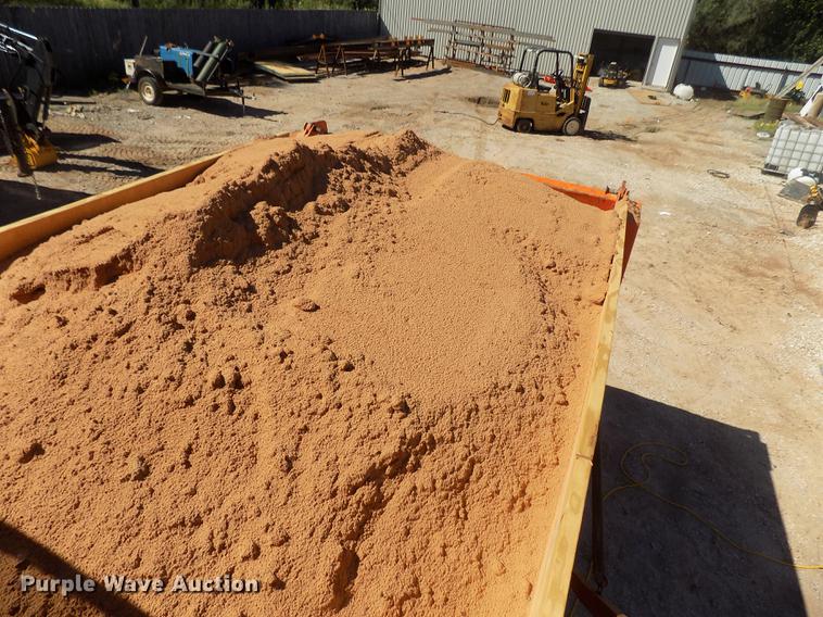 image for item DD3465 1993 Ford LT9000 dump truck