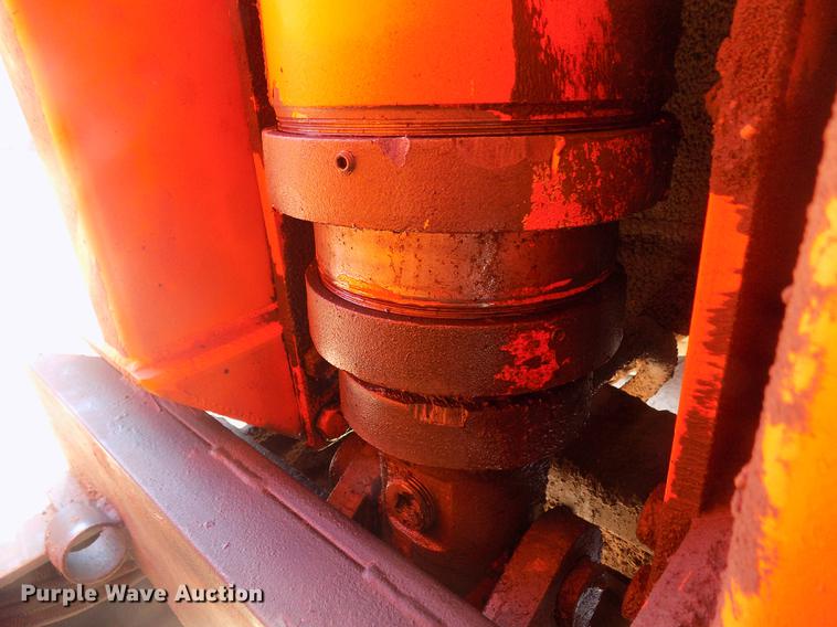 image for item DD3465 1993 Ford LT9000 dump truck