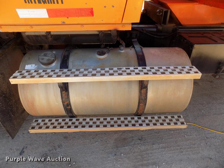 image for item DD3465 1993 Ford LT9000 dump truck