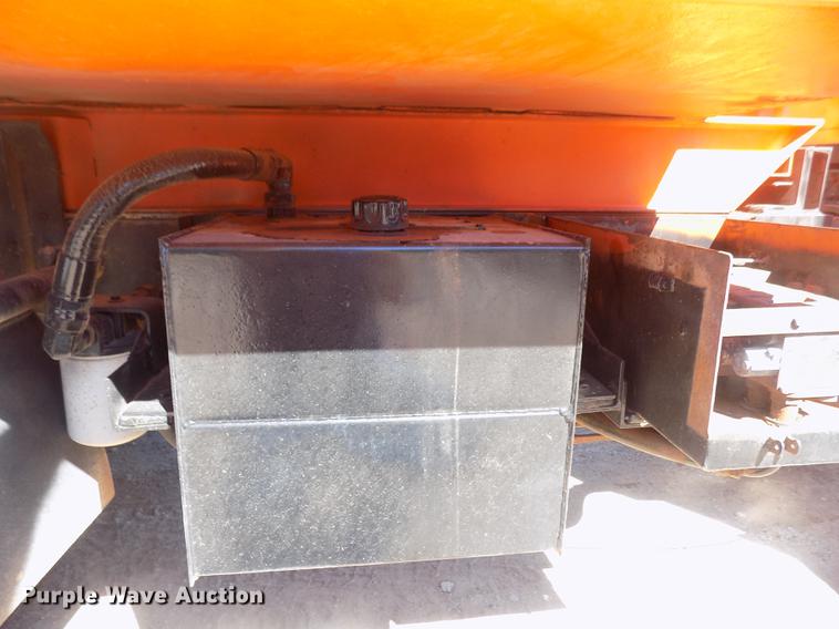 image for item DD3465 1993 Ford LT9000 dump truck