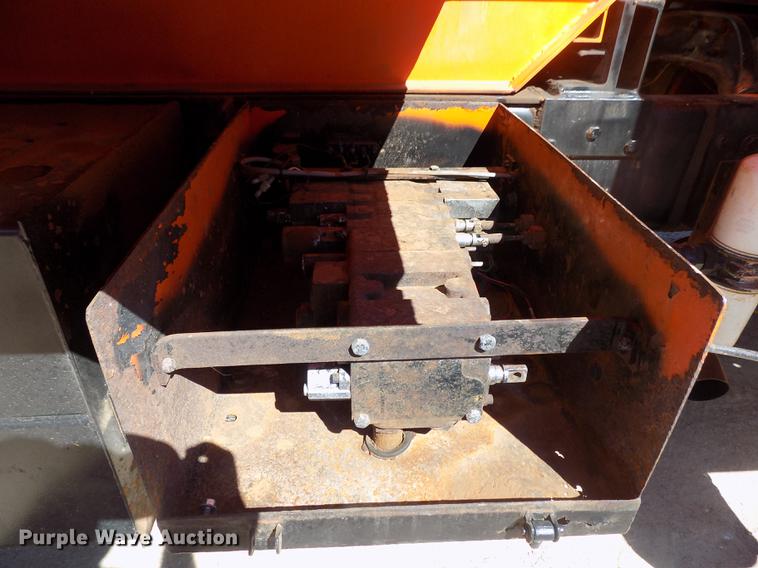 image for item DD3465 1993 Ford LT9000 dump truck