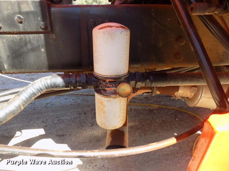 image for item DD3465 1993 Ford LT9000 dump truck