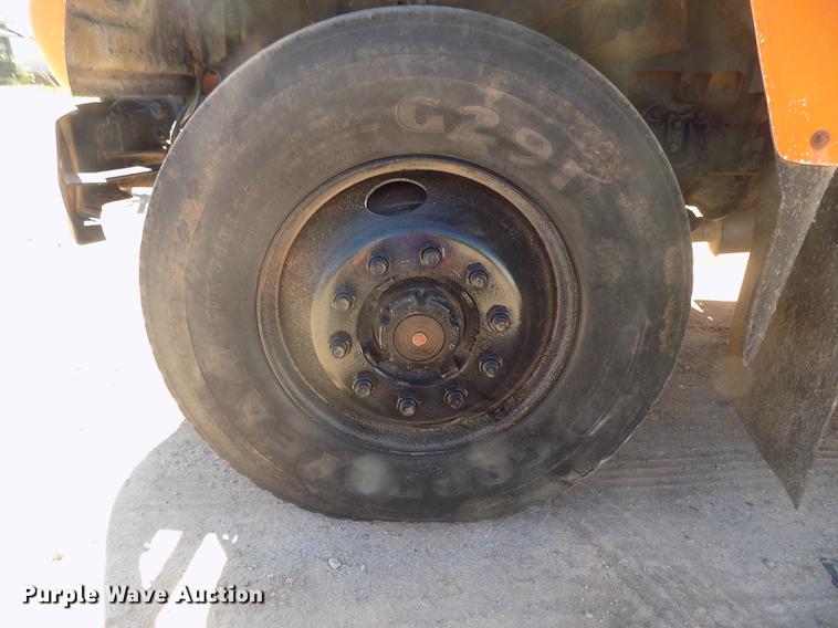 image for item DD3465 1993 Ford LT9000 dump truck