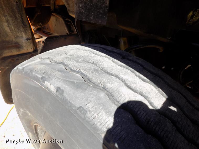 image for item DD3465 1993 Ford LT9000 dump truck