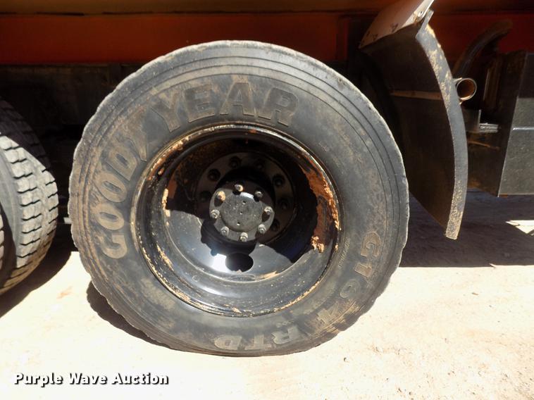 image for item DD3465 1993 Ford LT9000 dump truck