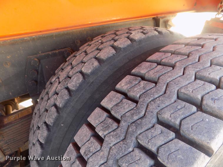 image for item DD3465 1993 Ford LT9000 dump truck