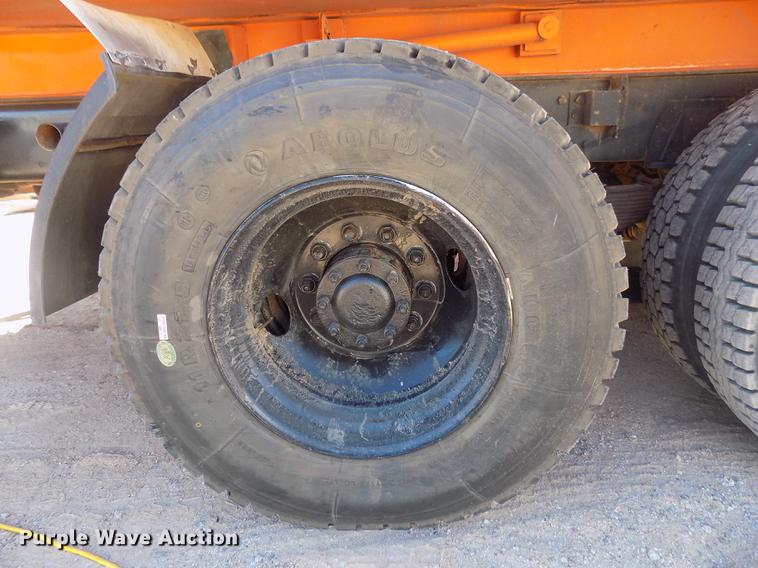 image for item DD3465 1993 Ford LT9000 dump truck