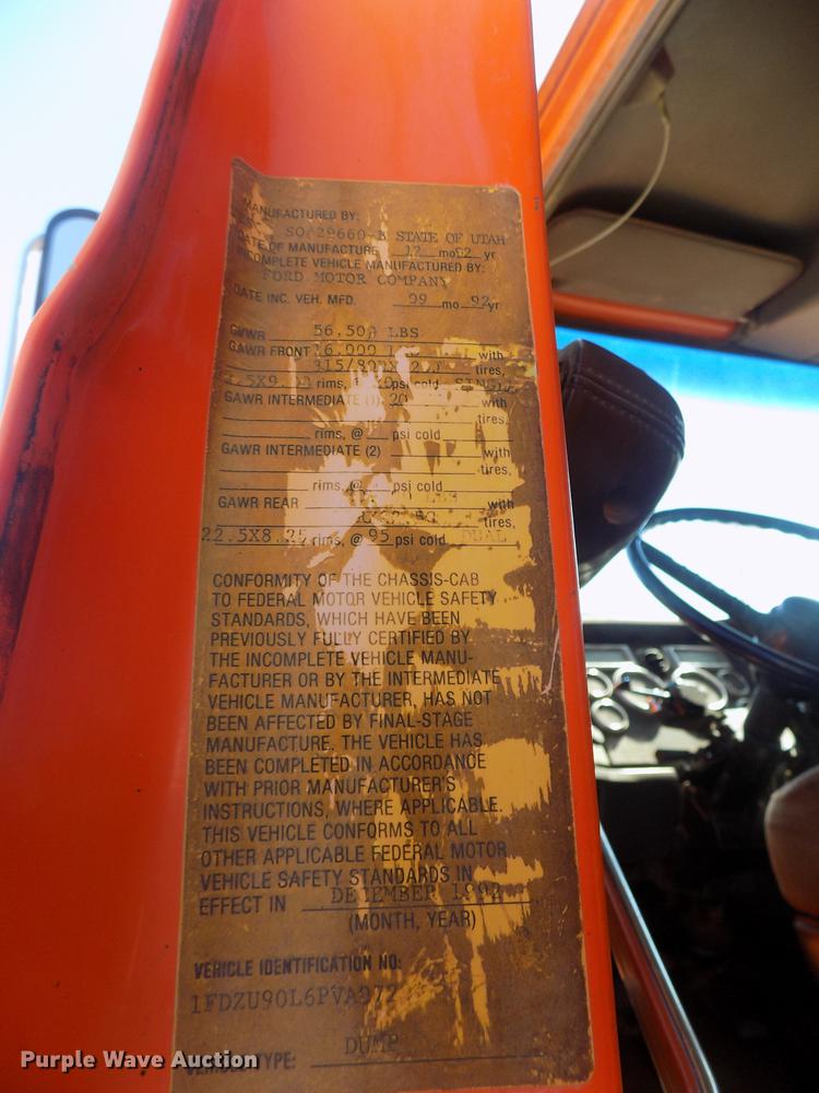 image for item DD3465 1993 Ford LT9000 dump truck