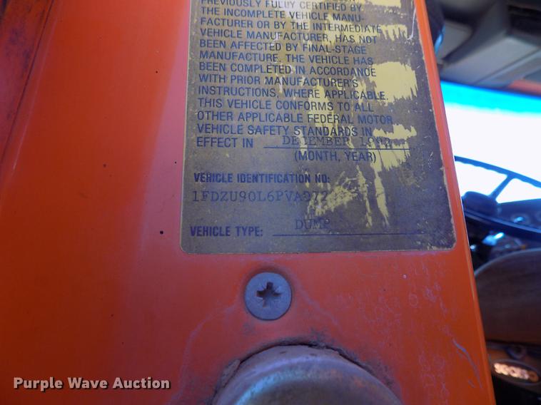 image for item DD3465 1993 Ford LT9000 dump truck