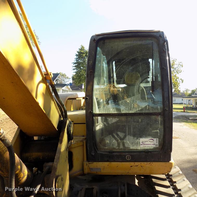 image for item DD3468 2005 New Holland EH80 excavator
