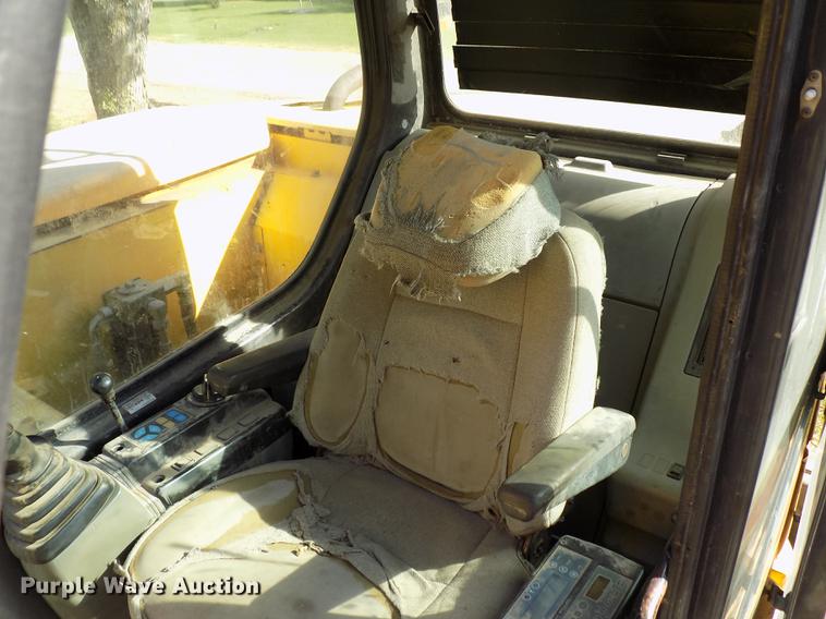 image for item DD3468 2005 New Holland EH80 excavator