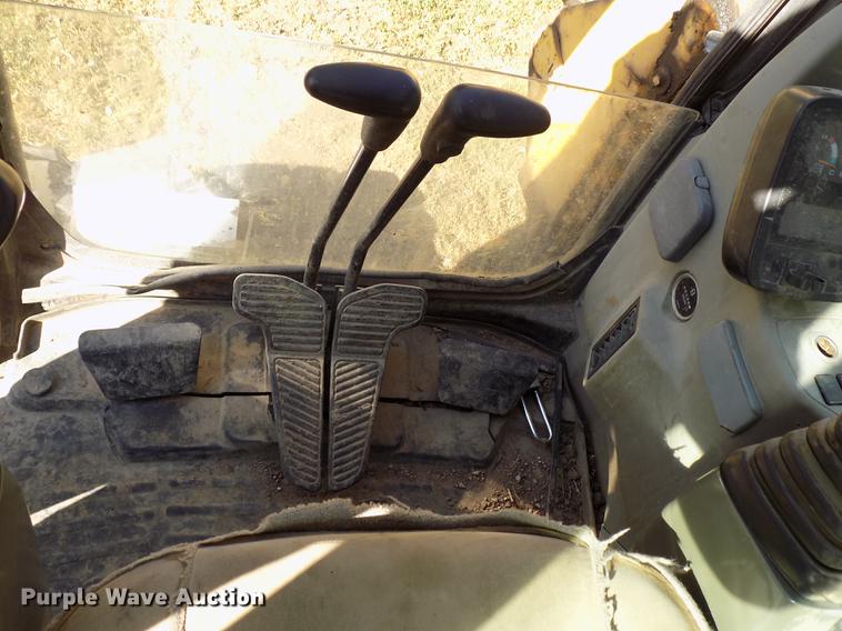 image for item DD3468 2005 New Holland EH80 excavator