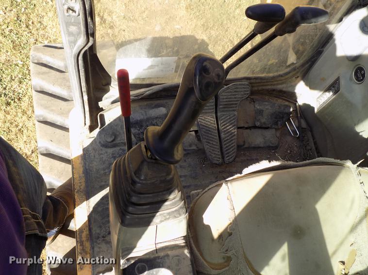 image for item DD3468 2005 New Holland EH80 excavator