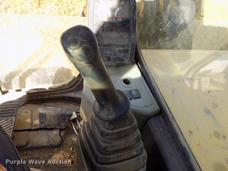 image for item DD3468 2005 New Holland EH80 excavator