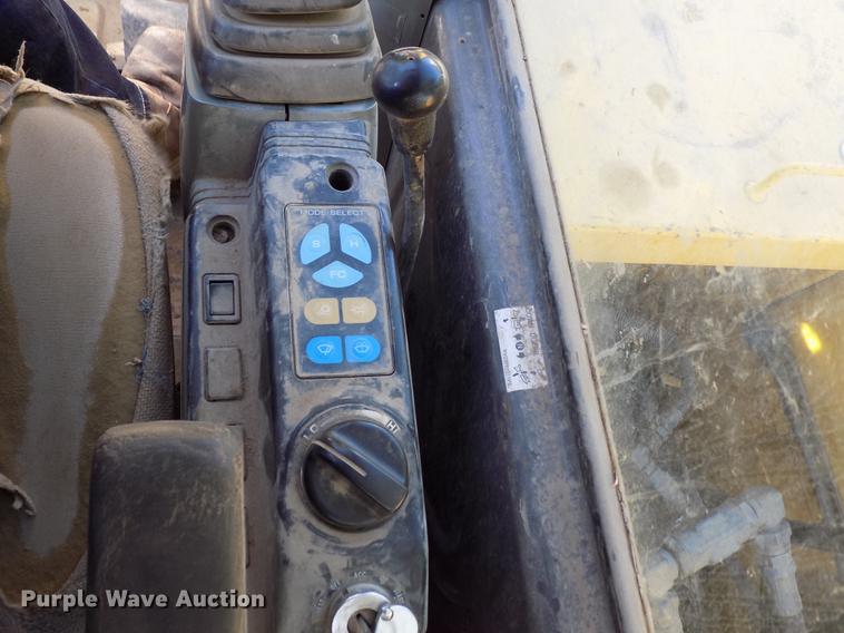 image for item DD3468 2005 New Holland EH80 excavator