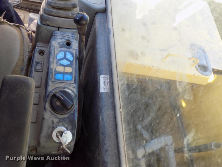 image for item DD3468 2005 New Holland EH80 excavator