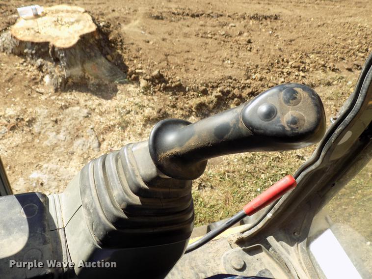 image for item DD3468 2005 New Holland EH80 excavator