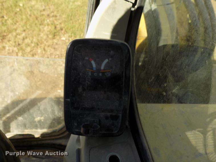 image for item DD3468 2005 New Holland EH80 excavator