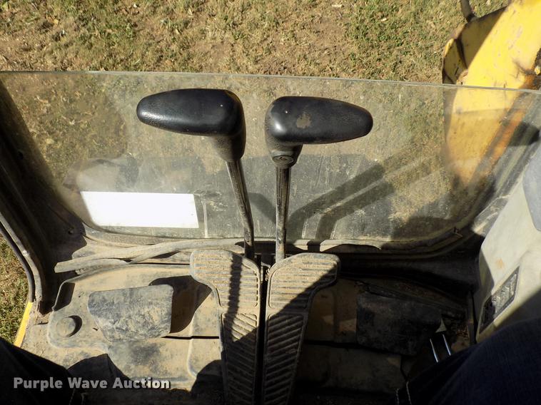 image for item DD3468 2005 New Holland EH80 excavator