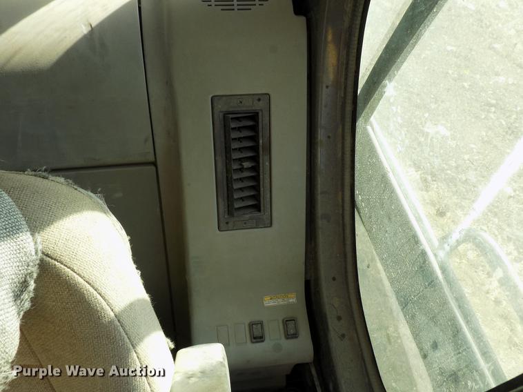 image for item DD3468 2005 New Holland EH80 excavator