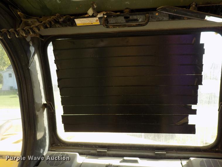 image for item DD3468 2005 New Holland EH80 excavator