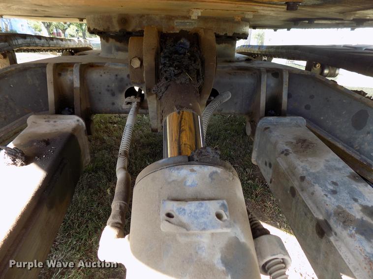 image for item DD3468 2005 New Holland EH80 excavator