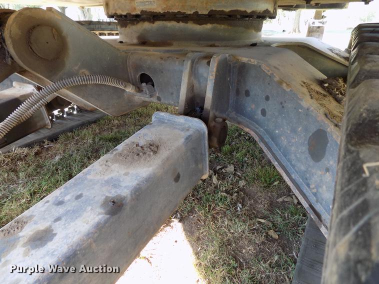 image for item DD3468 2005 New Holland EH80 excavator