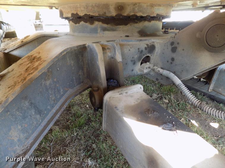 image for item DD3468 2005 New Holland EH80 excavator