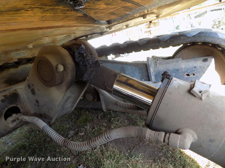 image for item DD3468 2005 New Holland EH80 excavator