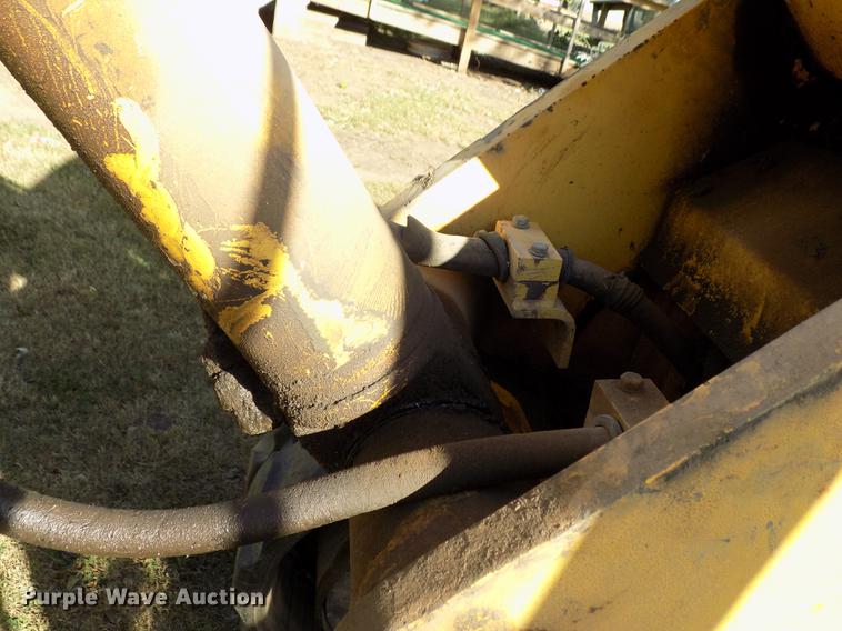 image for item DD3468 2005 New Holland EH80 excavator