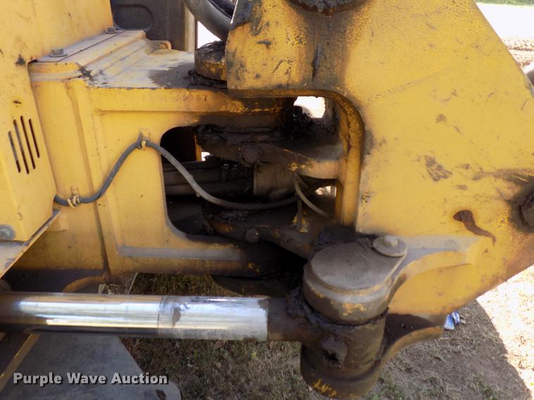 image for item DD3468 2005 New Holland EH80 excavator
