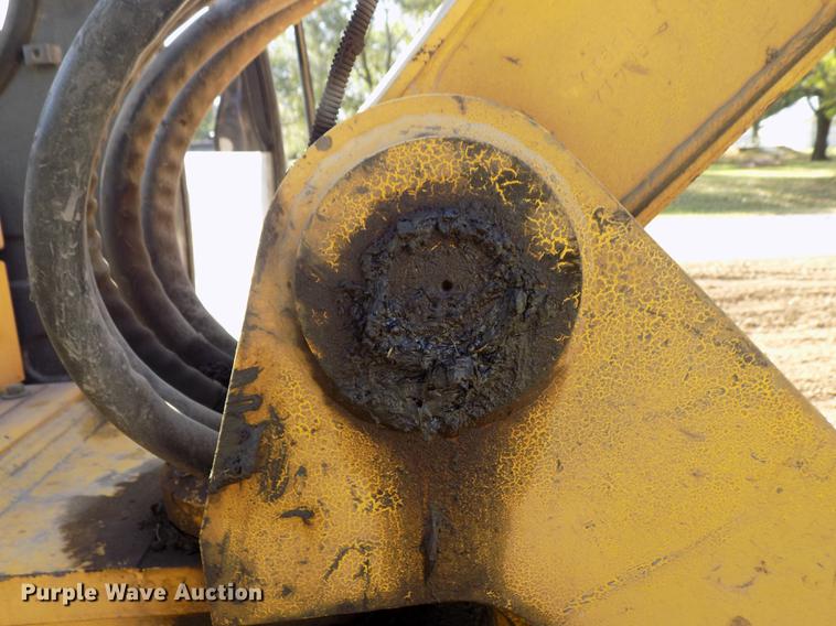 image for item DD3468 2005 New Holland EH80 excavator