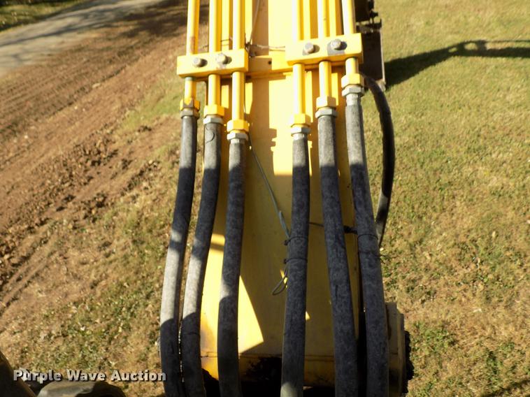 image for item DD3468 2005 New Holland EH80 excavator