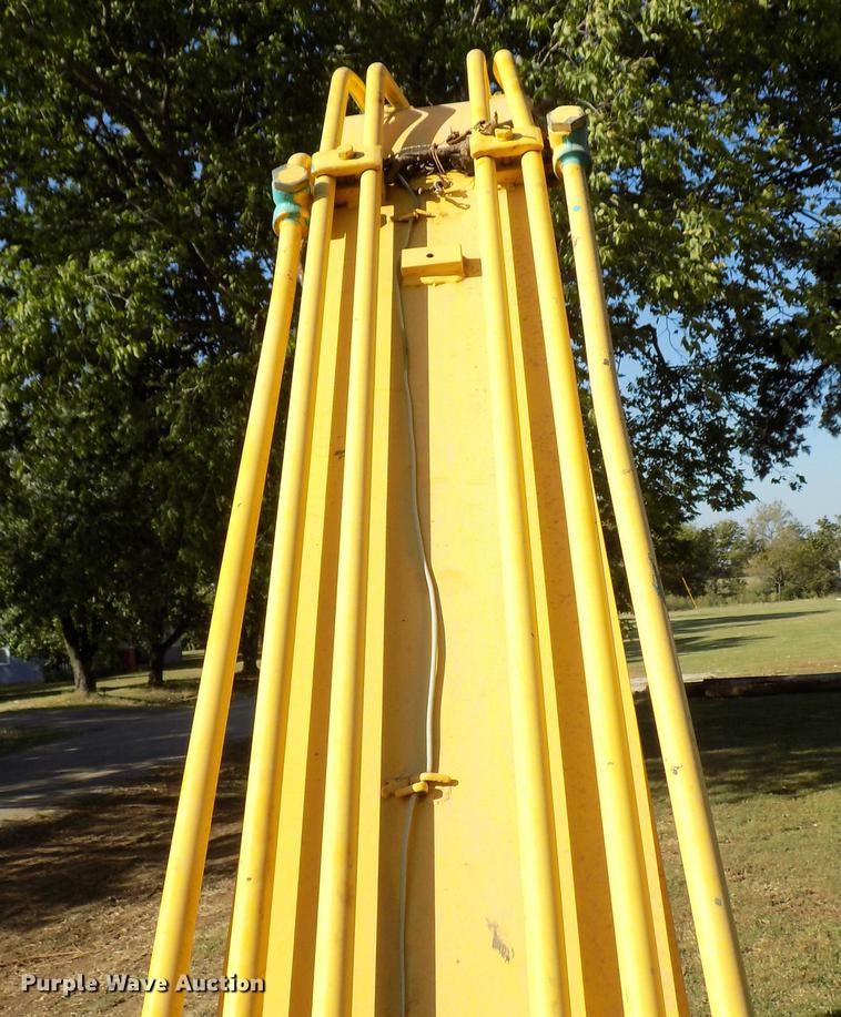 image for item DD3468 2005 New Holland EH80 excavator