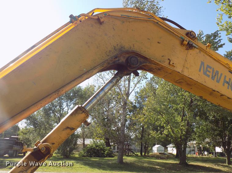 image for item DD3468 2005 New Holland EH80 excavator